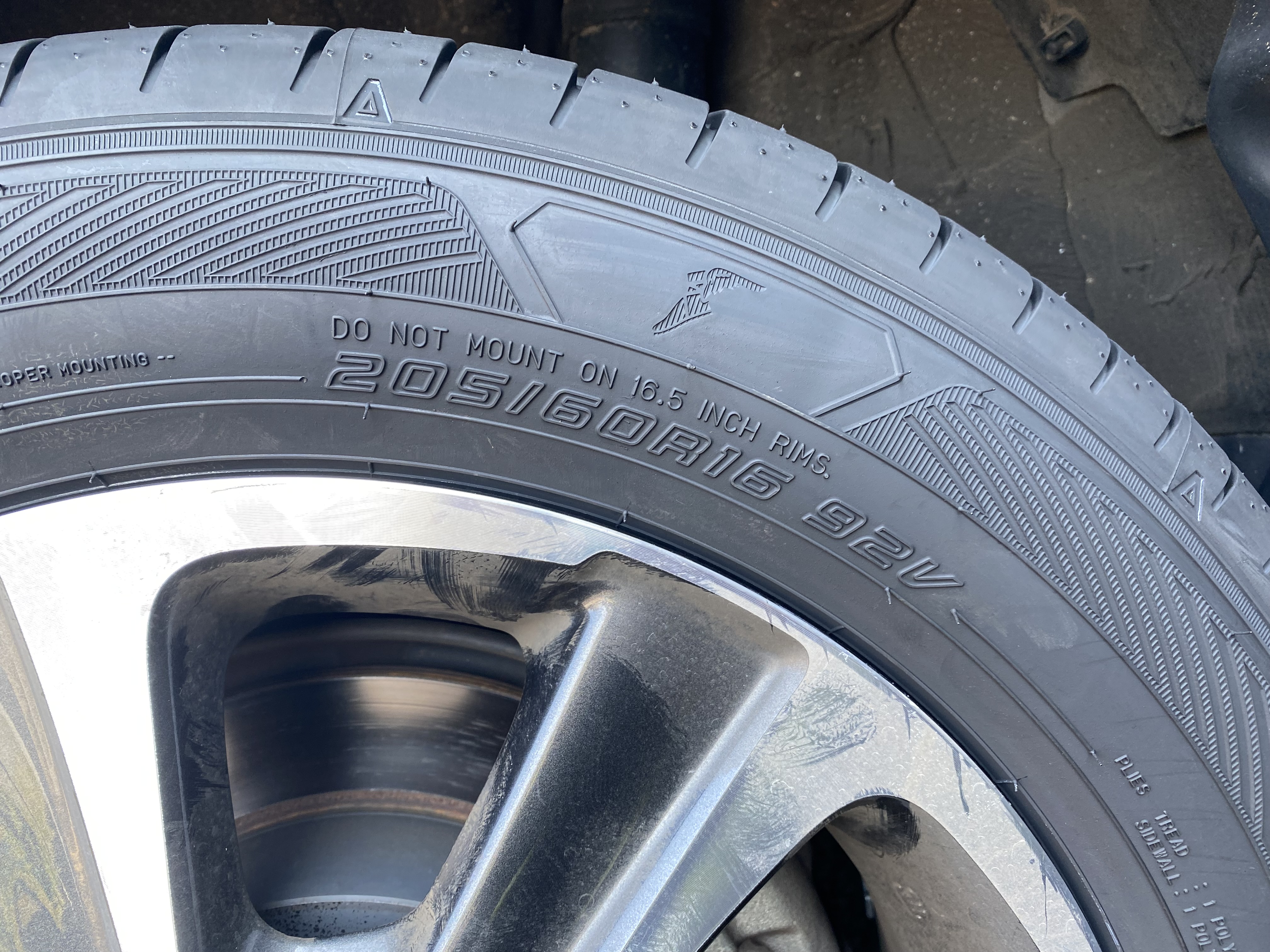 GOODYEAR EfficientGrip RVF02 225/50R18 99V XL | タイヤの通販