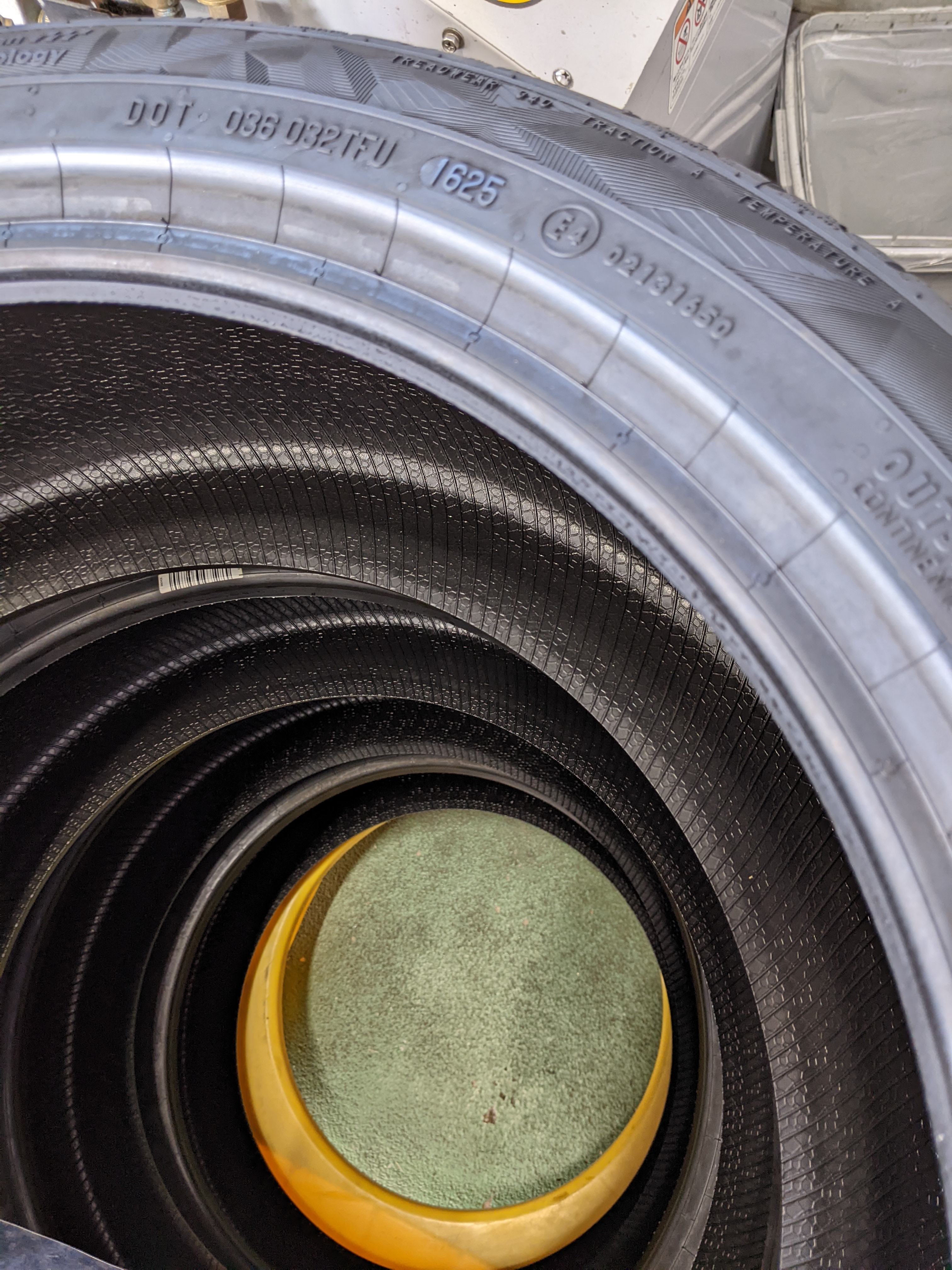 Continental UltraContact UltraContact UC6 225/50R17 98W XL