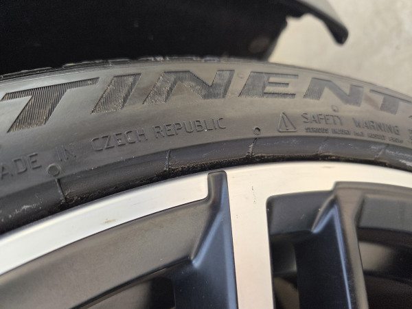 Continental ExtremeContact DWS06 PLUS 245/35ZR19 93Y XL | タイヤの