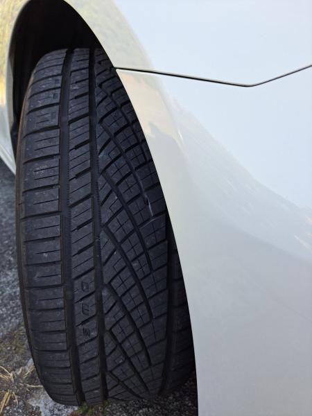 Continental ExtremeContact DWS06 PLUS 235/40ZR19 96W XL | タイヤの