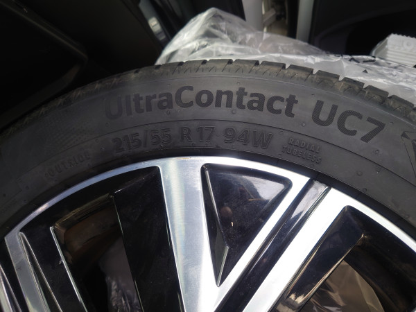 Continental UltraContact UC7 215/55R17 94W | タイヤの通販 販売と
