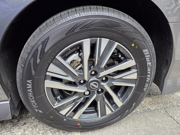 YOKOHAMA BluEarth-RV RV03 215/60R17 96H | タイヤの通販 販売と交換