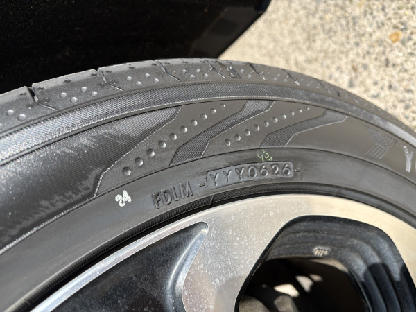 YOKOHAMA BluEarth-RV RV03 215/60R17 96H | タイヤの通販 販売と交換 