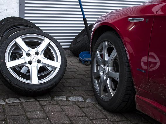 タイヤとホイールはセットでの購入、交換がおすすめ！車とのマッチング  